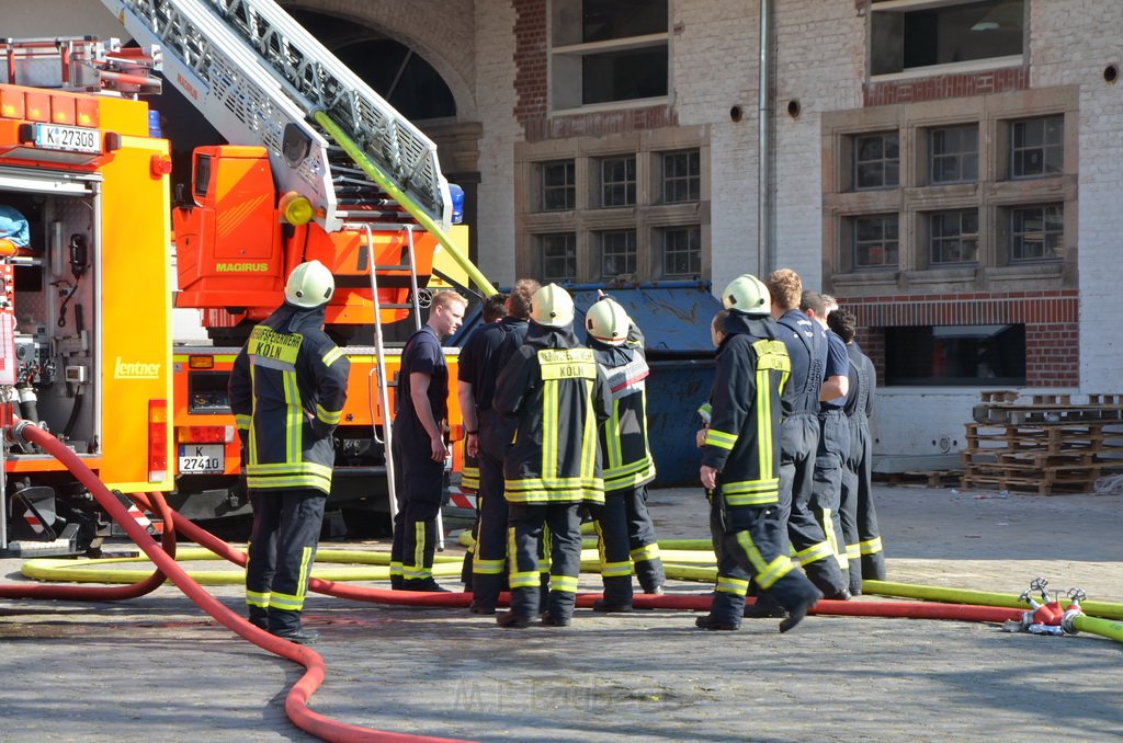 Feuer 3 Dachstuhlbrand Koeln Rath Heumar Gut Maarhausen Eilerstr P443.JPG